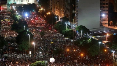 브라질 200여개 도시에서 15일(현지시간) 교육예산 삭감에 반대하는 시위가 벌어졌다. [브라질 뉴스포털 G1]