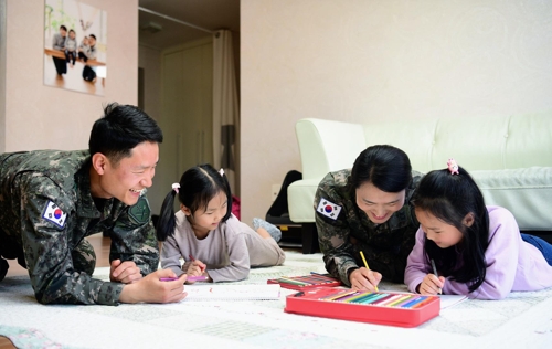 부부군인 임경 상사, 안영훈 중사 가족