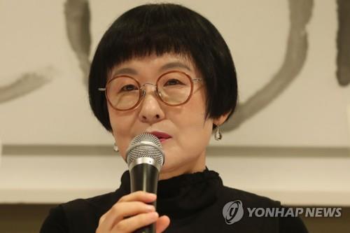 김혜순 "그리핀상 예상못해··· 노벨상 얘기는 하지 말라"