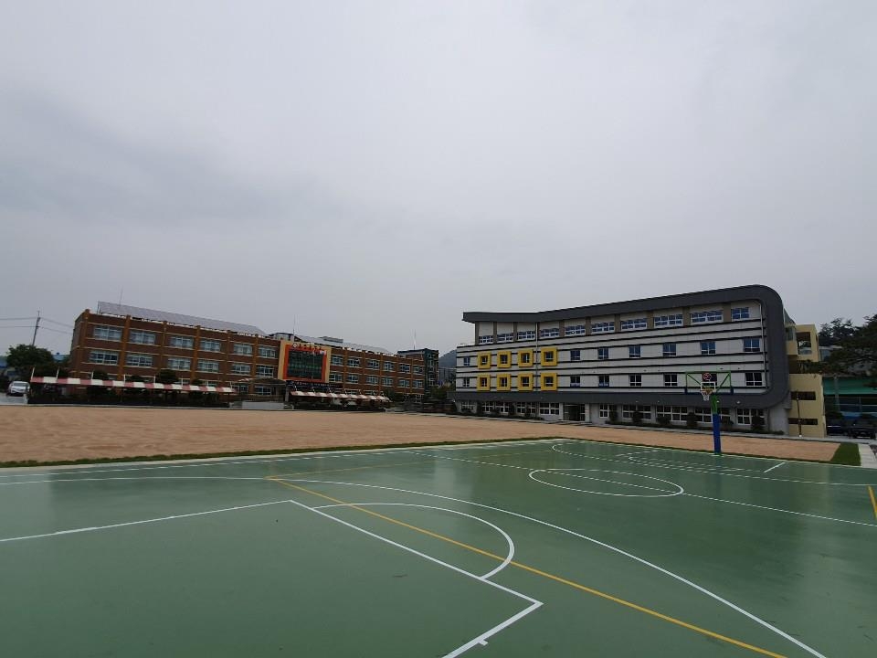 부산 최초 공립 대안학교 송정중학교 다목적 공간 개관 | 연합뉴스