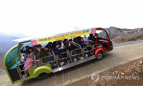 비슬산 관광지 오가는 '반딧불이 전기차'