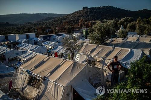 수용소로 전환될 예정인 그리스 레스보스섬의 모리아 난민 캠프