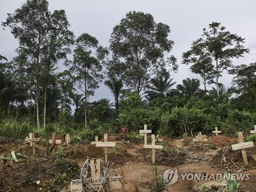 민주콩고공화국의 에볼라 감염 사망자 공동묘지. 2019년 8월 29일 촬영. [epa=연합뉴스 자료사진]