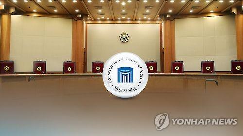 "국적이탈 완화" vs "병역기피 악용"…선천적 복수국적 공방