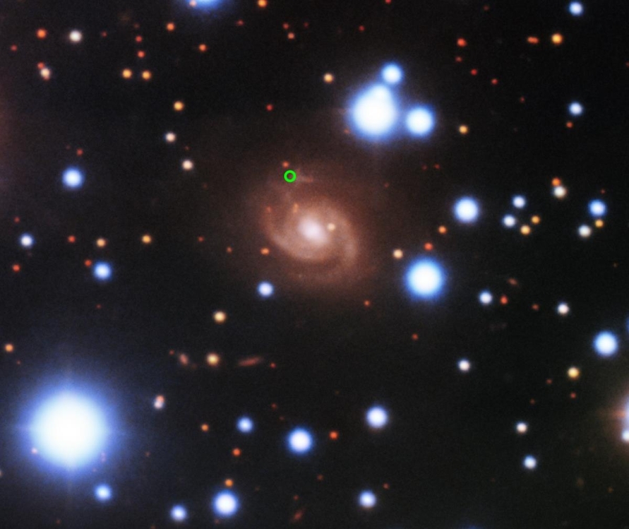 반복되는 FRB(중앙 녹색 원)가 포착된 5억 광년 밖 나선은하