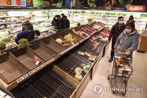 지난 25일 중국 후베이성 우한의 한 마트
