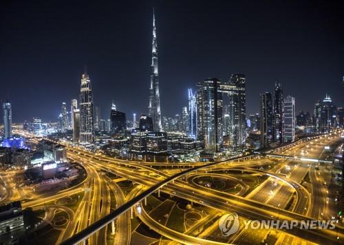 야간 통행금지가 시행되는 UAE 두바이 시내 전경