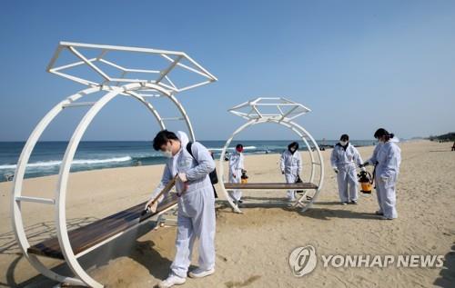 동해안 해변 방역. [연합뉴스 자료사진]