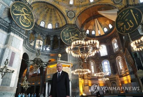 성소피아 그랜드 모스크에서 열린 금요기도에 참석한 에르도안 터키 대통령