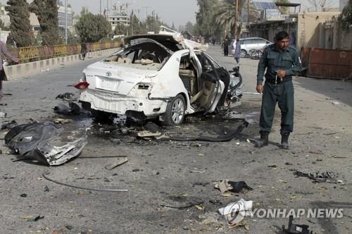 지난해 11월 아프가니스탄 헬만드주에서 발생한 언론인 겨냥 폭탄 공격 현장. [AP=연합뉴스]