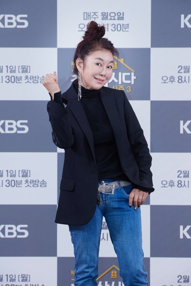 Actor Kim Cheong, a new member of KBS 2TV entertainment'Park Won-sook's Let's Live Together'
