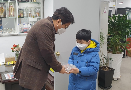 [인천 계양소식] 1년 동안 모은 동전 기부한 초등학생