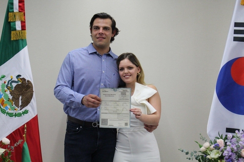 멕시코 대사관에서 결혼식 올린 라모스 부부