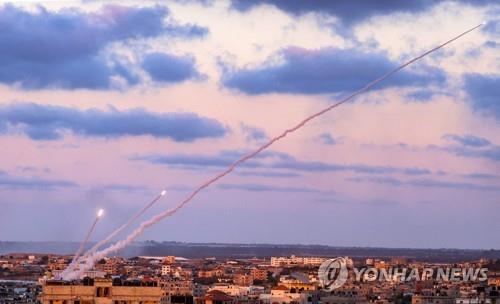 하마스는 왜 로켓포 계속 쏠까…키워드는 돈·이란·선거