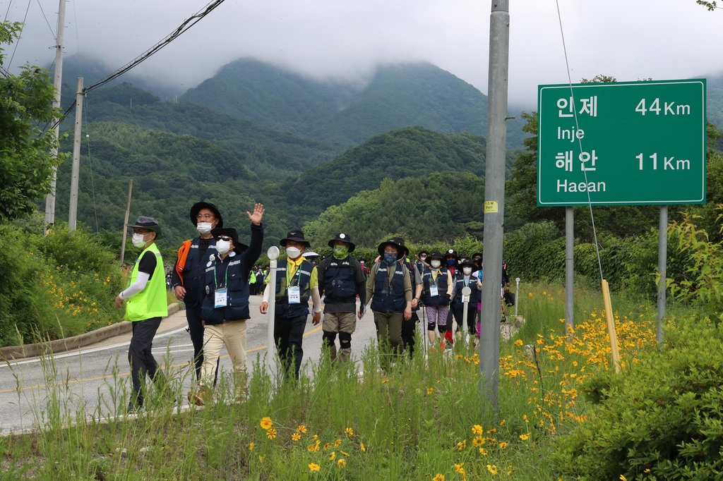 접경지역 걷는 통일부 'DMZ 평화의길 통일걷기'