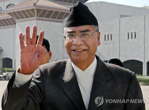 네팔 대법원이 새 총리로 임명하라고 명령한 셰르 바하두르 데우바 전 총리. [EPA=연합뉴스]