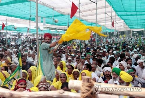 5일 인도 북부 우타르프라데시에서 열린 대규모 농민 시위. [EPA=연합뉴스]