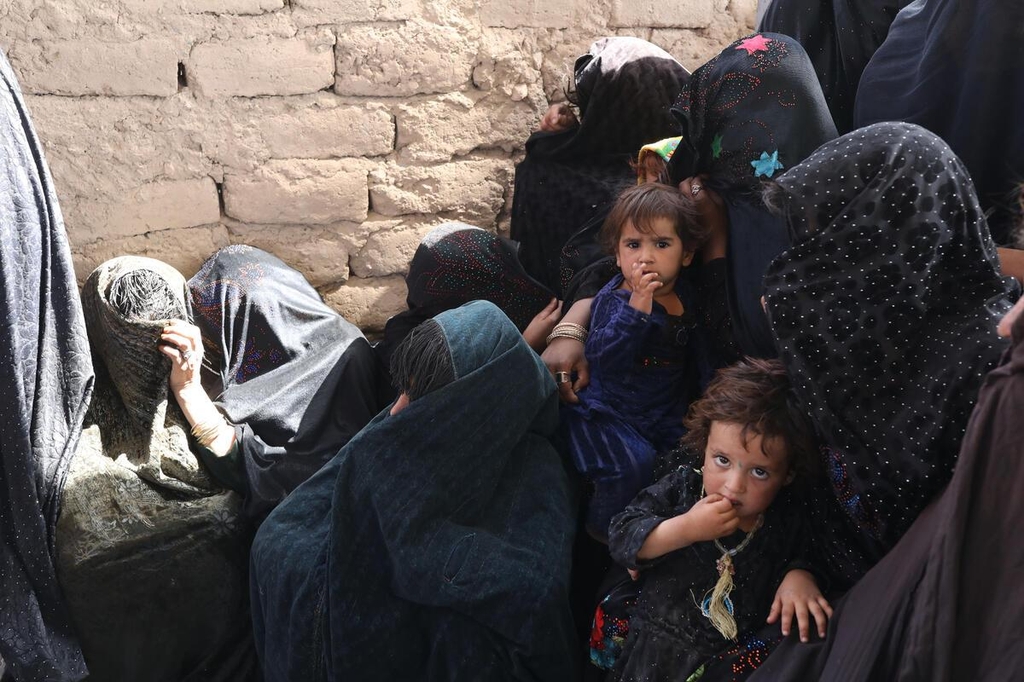 아프가니스탄 여성과 아이들