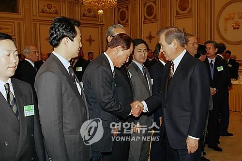노태우 전 대통령과 김복동 전 의원 