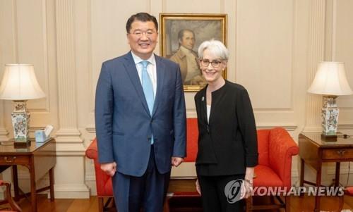 미 "한미 외교차관 회담서 북한 논의…한미일 협력 필수 강조"