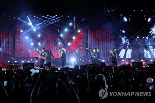 BTS LA콘서트 전광판에 한국 홍보…"아미들, 곧 만나요"