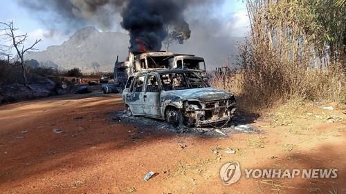 미얀마 동부 카야주 프루소 마을에서 불에 탄채 발견된 차량