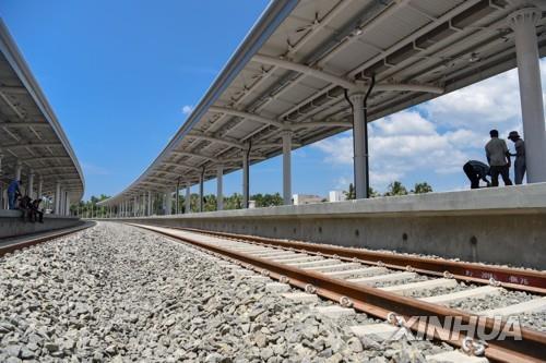 스리랑카 남부에 중국 자본으로 건설된 철도