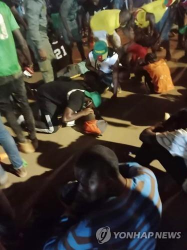 카메룬 축구경기장서 압사 참사…8명 숨져(종합)
