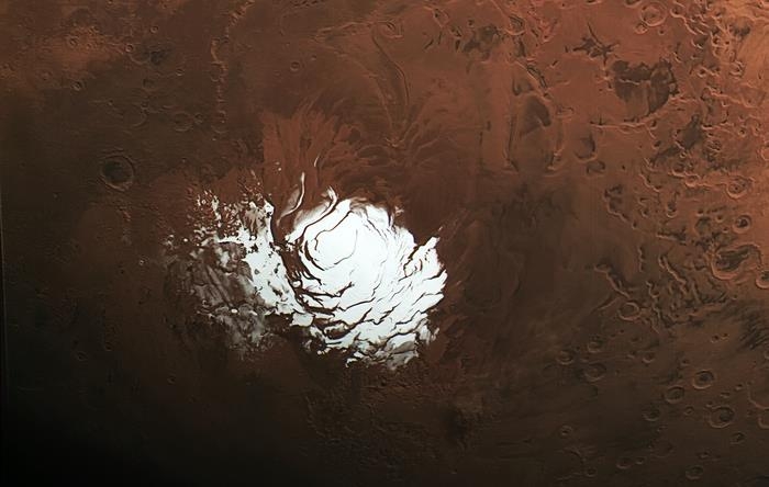 화성 남극의 얼음으로 덮인 극관 