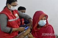 방글라 백신접종 모든 12세로 확대…40세 이상엔 부스터샷