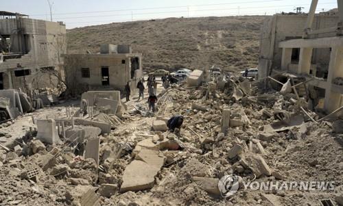 지난 7일 이스라엘의 시리아 수도 다마스쿠스 인근 공습에 의한 파괴 현장