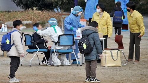 유초중고생 3명중 1명 감염…학교도 '포스트 오미크론' 준비한다(종합)