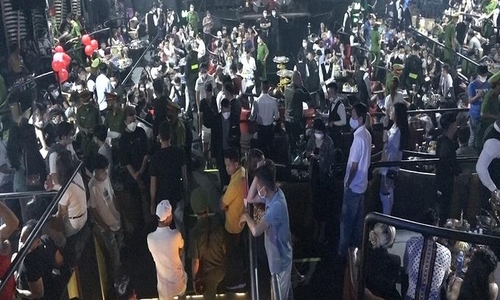 호찌민 클럽서 대규모 '마약 파티' 적발…80여명 무더기 체포