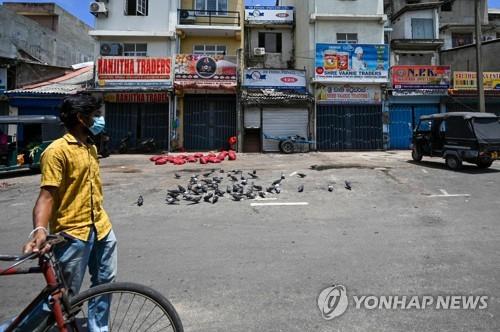 은행원도 거리로…스리랑카 정권퇴진 운동, 파업·철시로 확대