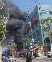송파구 석촌동 식당서 화재…검은 연기 치솟아