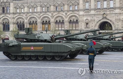 러시아 열병식에 나온 T-14 탱크