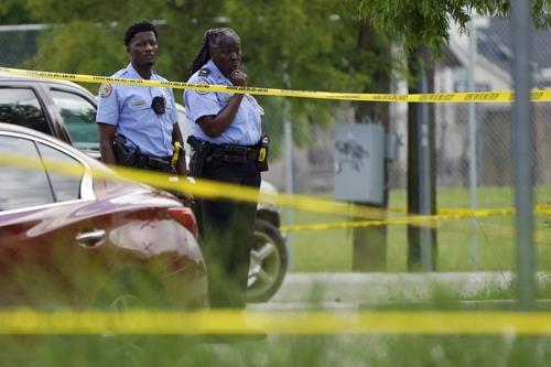 총격 사건이 벌어진 미국 뉴올리언스의 루이지애나 제이비어대학에 출동한 경찰