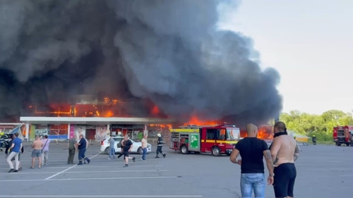 러, 1천명 있던 우크라 쇼핑센터 폭격…13명 사망(종합2보)