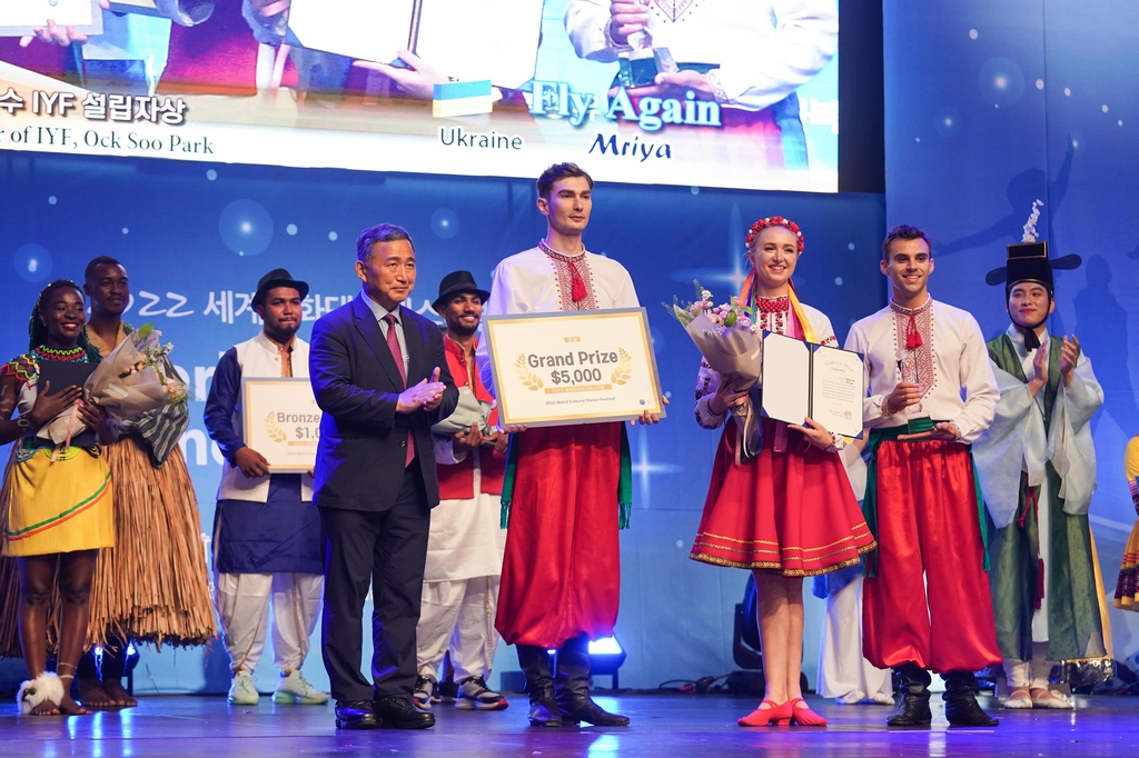 '세계 문화 댄스 체스티벌'에서 대상을 받은 우크라이나 댄스팀 '므리야'