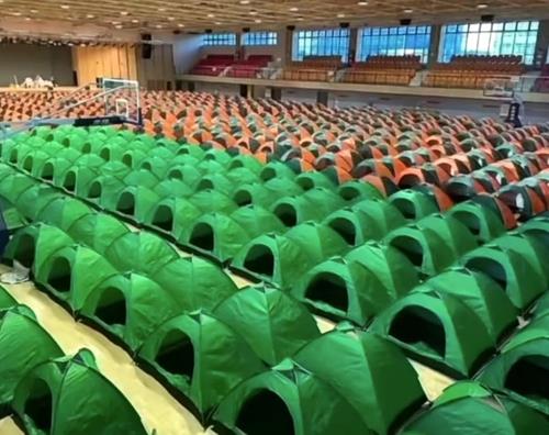 SK하이닉스 우시 반도체 공장에 설치된 텐트들 