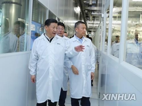 지난 2018년 우한 반도체 공장 방문한 시진핑 주석