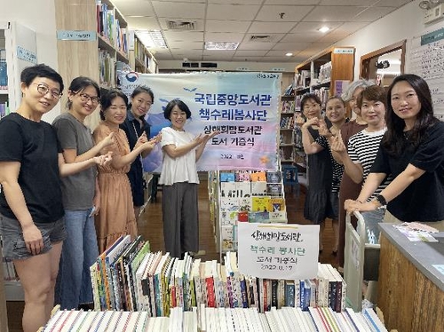 [문화소식] 국립중앙도서관 봉사단, 상해희망도서관에 도서 120권 기증