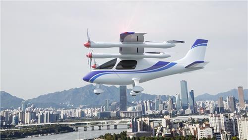 항우연이 개발하고 있는 전기동력 수직이착륙 개인형항공기 비행 상상도
