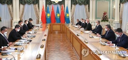 카자흐스탄 대통령과 회담하는 시진핑 중국 주석