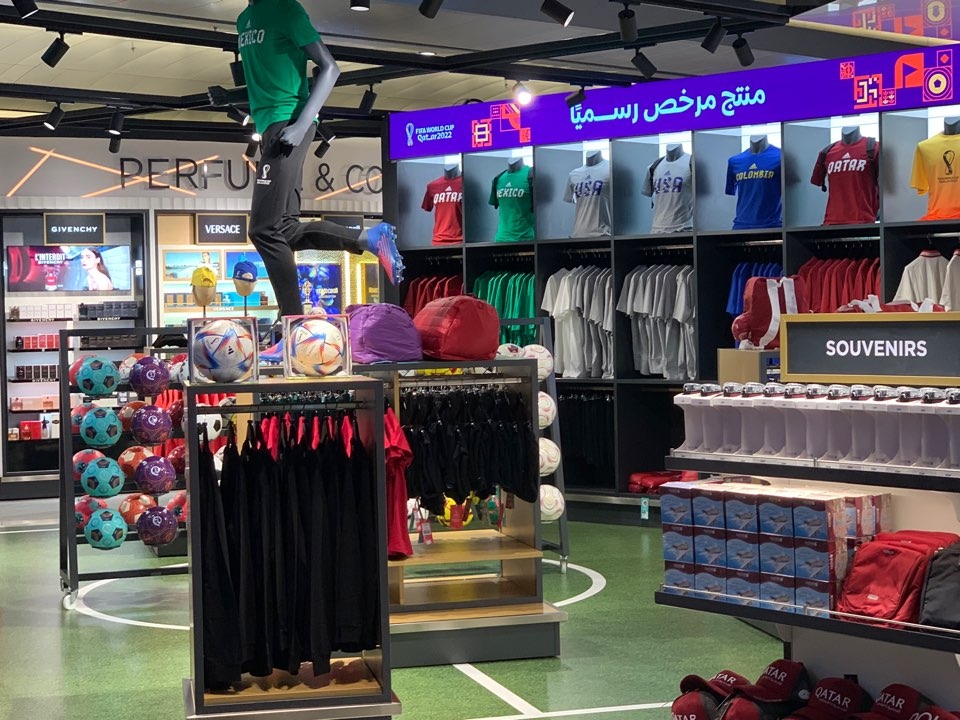 도하 공항에 있는 월드컵 기념품 코너