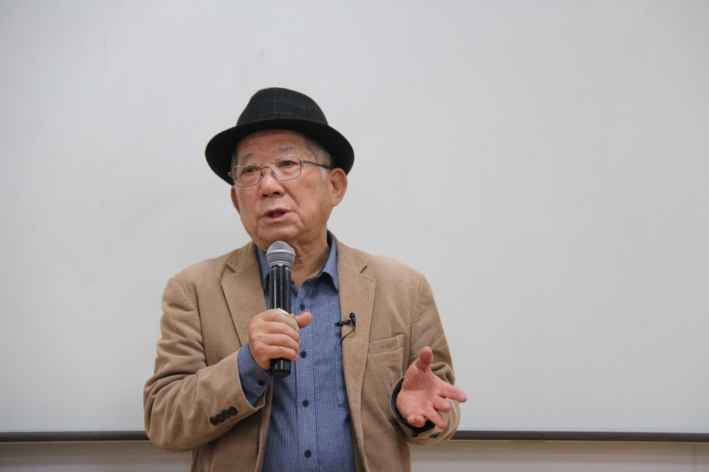 (서울=연합뉴스) 나확진 기자 = 1일 서울 종로구 연합뉴스에서 나태주 시인이 'K컬처아카데미-여행자학교' 강연을 하고 있다.2022.11.2rao@yna.co.kr