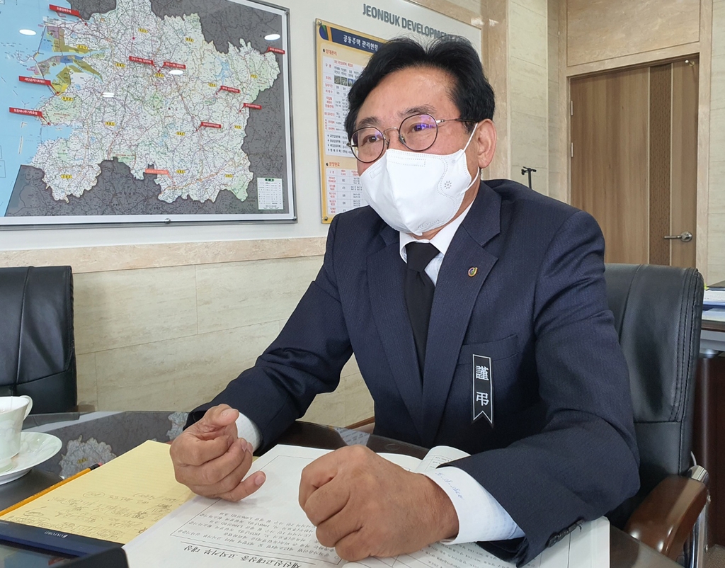 인터뷰하는 서경석 전북개발공사 사장