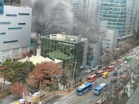 서울 가산디지털단지 연구원 건물 화재…진압 중