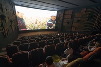 봉쇄 풀린 중국 영화관 속속 영업 재개…관람객 급증