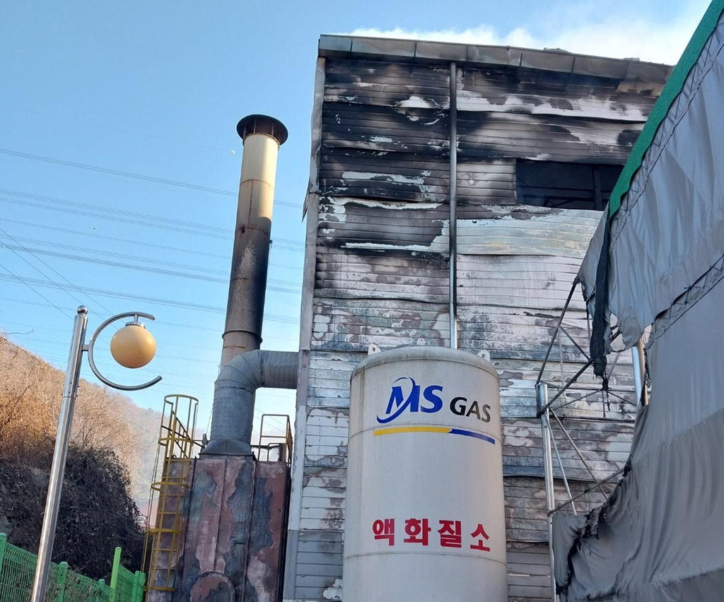 불에 탄 김해 밸브제조공장